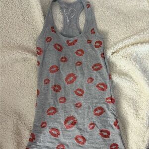 Rue21 Gray and Red Kiss Print Women's Tank Top